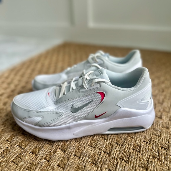 Women's Nike Air Max Bolt - Picture 2 of 5